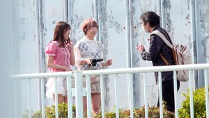 顔出しMM号 仲良し女友達限定 ザ・マジックミラー 令和の女子大生2人組が逆ナンパした昭和オジサンと「射精脱出ゲーム」に挑戦！父親よりも年上なオジサンの元気すぎる絶倫チ○ポに戸惑いながらも手コキ・Wフェラ・ハーレム逆3P！最後は連続W中出し！ ギャラリー 2