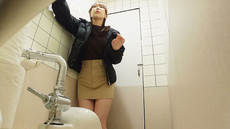 女子トイレ覗き迫力の放尿と生々しいオナニー ＃4 ギャラリー 5