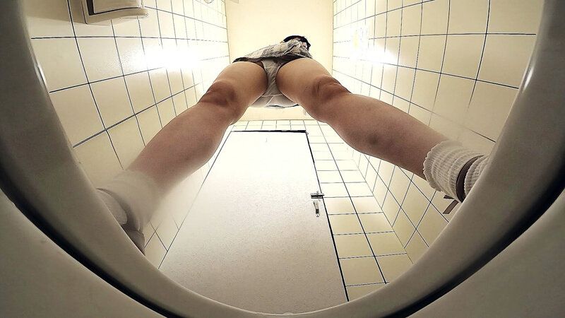 女子トイレ覗き迫力の放尿と生々しいオナニー ＃8 ギャラリー 7