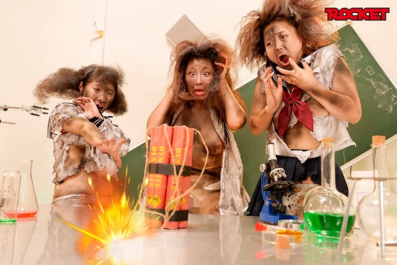 無様エロ再び！裸より恥ずかしい爆発黒焦げ女 パート2 理科の実験完全版