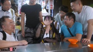 台湾メスガキインフルエンサー 齋齋いつき 中出し解禁。日本のオジに囲まれ8P超乱交。 ギャラリー 3