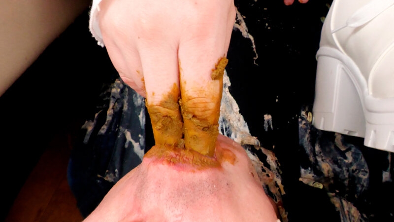 世界一接客態度が悪い脱糞カフェ 前多まこ