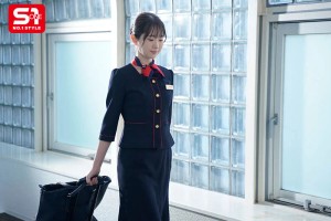 スレンダーな新人CAが巨漢クレーマーに犯●れ、心壊れ、肉オナホと化した後に… マ●コが極太ペニスに馴染んできてあり得ないほどイキまくった。 白上咲花 ギャラリー 1