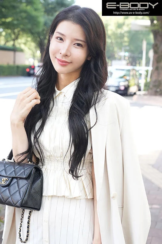 海外から緊急帰国 パ○コレ出場アジアンモデルがバキバキBODY引っ提げて鮮烈のAVデビュー 東雲つばき