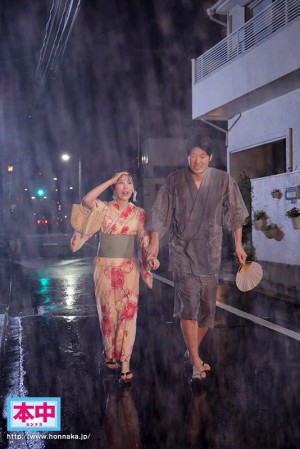 花火大会の夜、狂わせた突然の大雨 幼馴染のクラスメイトと駆け込んだラブホ相部屋雨宿り中出し 香水じゅん ギャラリー 2