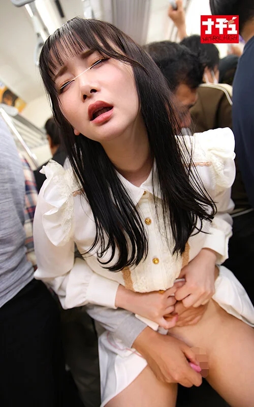 粘着イカセ電車 延々とクリを弄られ濃蜜を垂らすトロマン女