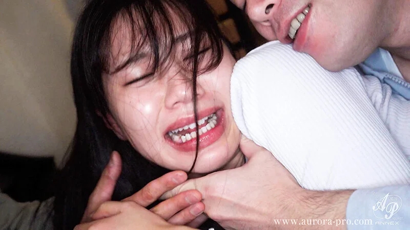 今、失踪した愛しき妻の輪●レ●プ映像がDVDで送りつけられて来た… 悲劇の寝取られ 半泣き淫乱調教… 敏感ゆえに繰り返す絶頂… やがて快楽に呑み込まれた妻は… 五芭