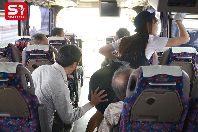 カラダで責任取らされた美人バスガイド 精力オヤジ乗客たちをヌイてもヌイても終わらない大乱交18発射精バスツアー miru