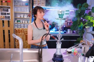 【VR】【8K】シーシャ屋で働くちょっとエッチなお姉さん、じゅん。気まぐれな性格でお姉さんの気分次第で抜きもOK。 末広純 ギャラリー 6
