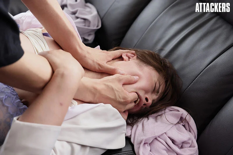 娘の前で雌犬のように激しく突かれて 橘内ひなた 有加里ののか