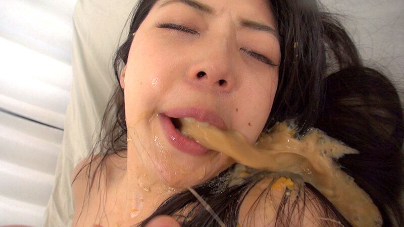 私の汚い体液買ってくれませんか？お金のためなら経血にオシッコ、ゲロでもなんでも出す女の子。気が付いた頃には性処理ペットと化してしまった目の前出し専門体液売り子少女 あひる（18） ギャラリー 19