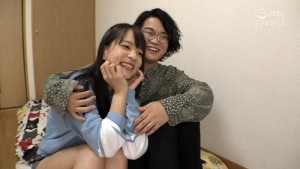 あべみかこがイク！！応募してきたガチ素人の童貞くん家で筆下ろしツアー ギャラリー 2