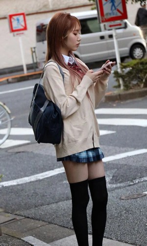 【VR】精飲、ごっくん監禁 拉致された美少女は喉の渇きを潤すために精子を飲み続ける… 斎藤あみり ギャラリー 3