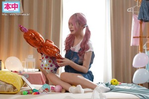 両親が旅行で不在中に近所のメスガキに小遣いあげてつるぺたビキニ着させて無制限中出しOKの乳首責めメンエス嬢にしてやった！！ 松本いちか ギャラリー 1