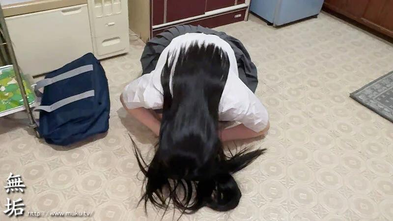 クラスメイトの女子の弱みを握った人生で最も幸福な日。貧乏で、万引きして、犯●れる... 何も持たない不幸少女の悲惨すぎるド底辺搾取レ×プ。 白百合みなみ ギャラリー 2