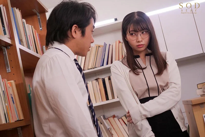 物静かでマジメな図書館司書のお姉さんは、早漏M男をエグい寸止めと焦らしで射精コントロールして楽しんでいました。浜辺栞帆