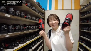 初めて出来た彼女を脱がしたら… 着衣から想像できない抱きごこち抜群むっちり美巨乳 大興奮の僕は性欲尽きるまでハメまくった 天月あず ギャラリー 1