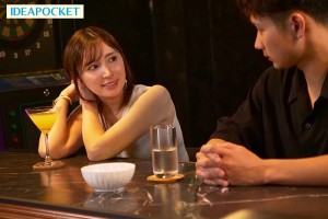 コンビニの年下バイトから女として求愛され 不倫にハマってしまった愛に飢える元タレント人妻 仲村みう ギャラリー 5