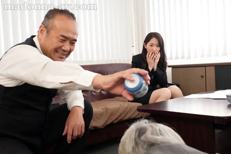 取引先の傲慢社長に中出しされ続けた出張接待。 専属美女、イイ女のスーツ『美』―。 水戸かな