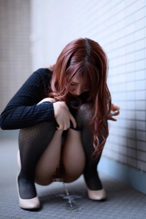 「こんなところでゴメンなさい…。でも、もう我慢出来なかったの…」 トイレが故障で使えず膀胱限界の放尿婦人36人 ギャラリー 8