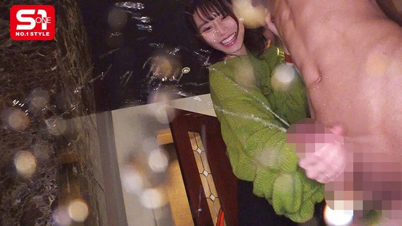 恥ずかしいけど超快楽！ 可愛くてノリがいい小悪魔たちが射精してもシコシコ止めない男の潮吹き50連発