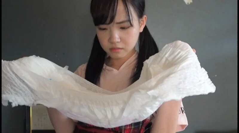 ちっちゃい紙オムツのララちゃん 家出少女がおねしょをして困るので、いろいろな紙おむつを履かせてお漏らしさせたよ 工藤ララ