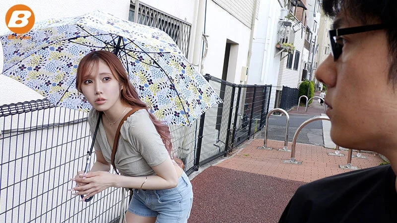 久しぶりに会った幼馴染がめちゃくちゃギャルでビッチになっていて僕のチ〇ポをディルド代わりに無許可で何度も生ハメさせられた。 斎藤あみり