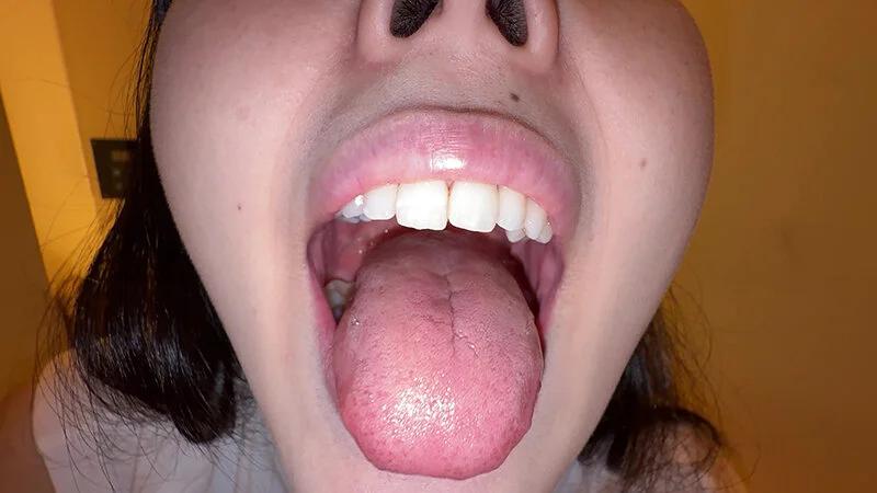 【個人撮影】横山夏希の喉チンコ触り＆肉厚舌を開口器で観察 ギャラリー 4