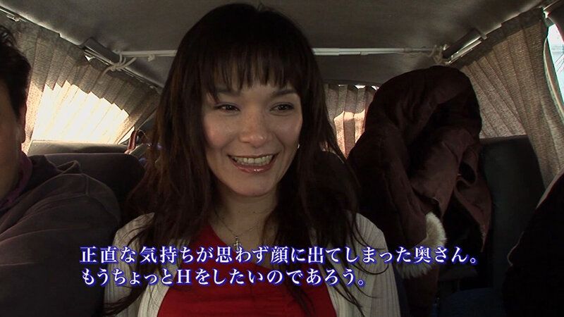 結婚3年目のおしゃれな装いのハーフ系奥様！ガードが緩いかと思いきや意外や意外、下のお口はNGに！？かと思ったら上のお口はOKだったので思い切りしゃぶってもらい口内射精！ ギャラリー 4