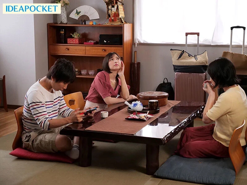 「おち〇ちん勃起させてごめんね。」 義理の息子が女湯でフル勃起！？戸惑った義母がこっそりヌイてあげるも自身も欲求不満なので性のおもちゃにシテあげた 仲村みう