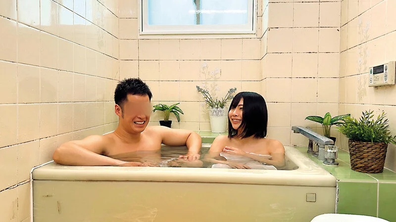 仲良し兄妹限定！せまーいお風呂で密着混浴体験！10年ぶりの兄妹風呂で妹のプリケツちらり！おっぱいポロリ！勃起が抑えきれずそのまま生中出しSEXしちゃいました！