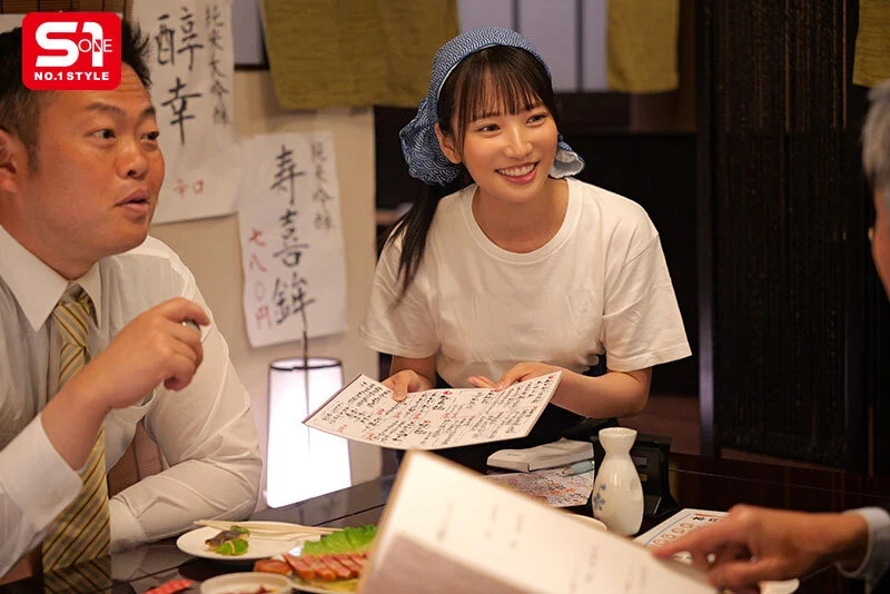 終電逃してセクハラ店長とまさかの相部屋…朝まで続くキモい性交に不覚にも感じてしまった汚れを知らないバイトちゃん 榊原萌