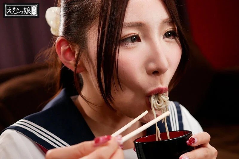 笑顔で喉越し感じたい。汁男優26人だしたて濃厚ザーメン啜り散らす。異常食ザー吸い込み娘 Nia