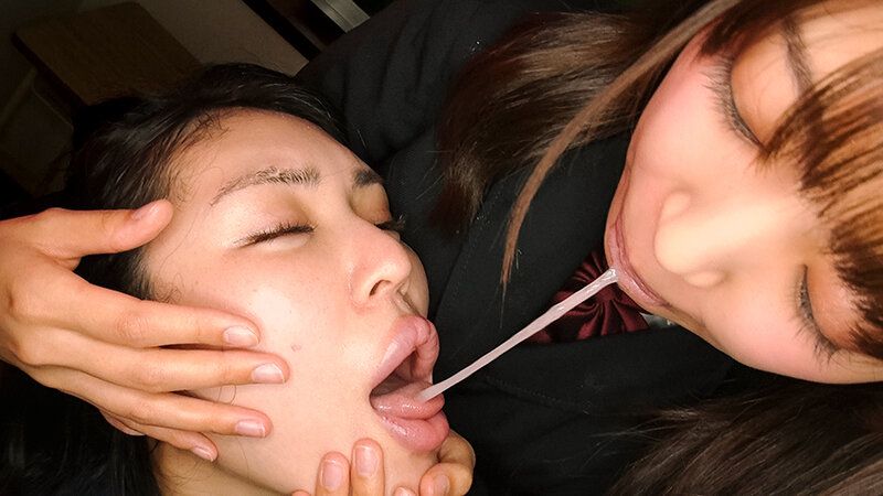 白濁痰唾汁吐き顔面舐めレズ ギャラリー 12