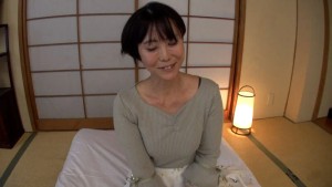 ショートヘアーの清楚系素人五十路熟女がお漏らし潮吹きイキ過ぎ絶頂SEX！ ギャラリー 1