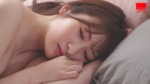 朝目覚めると僕の腕枕で昨夜お持ち帰りした（と思う…）記憶にない美女が寝ていた。昨夜のSEXの続きを求められて何回も中出ししてしまった。末広純 ギャラリー 1