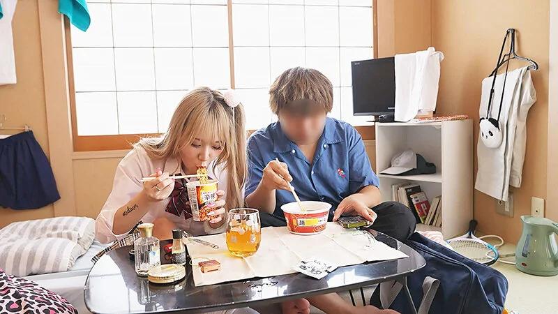 潮まみれギャル★汗だくびちゃびちゃ潮吹き中出しSEX！！彼氏のいいなりになって5P乱交も！？ （メスガキ33） 綾波れん ギャラリー 1