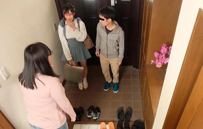 美少女系AV女優の久留木玲と弥生みづきが童貞を家族のすぐ側でバレずに射精させればさせるほど賞金GET！の過激ミッションに挑戦！ ギャラリー 3