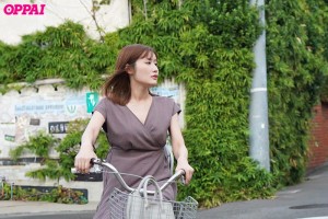 子供を保育園に送迎後の9時間。送迎で汗ばんだママチャリ人妻の乳首こねくり回しビンカン即イキ早漏体質に開発して何度も何度も生ハメした 藤森里穂 ギャラリー 2