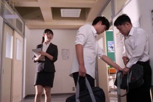 校内で‘感度倍増リキッド’漬けにした担任を飼ってますww ガニ股＆固定バイブで拘束放置しマ〇コが麻痺するほど限界イカセ 彩月七緒 ギャラリー 4