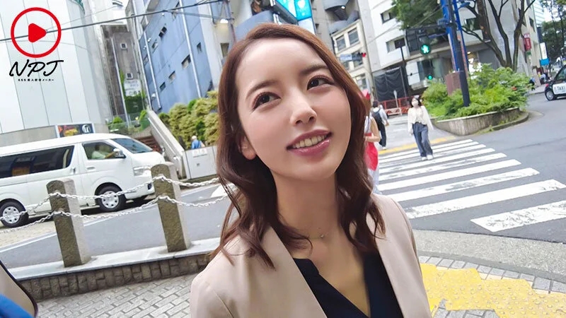 仕事の営業回り中に同僚女子社員とサボリラブホでハメ飲み【個撮】