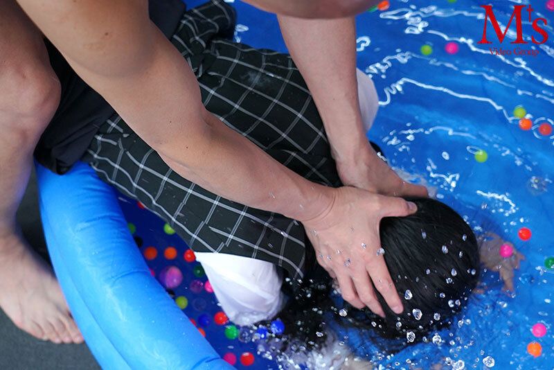 窒息するまで犯して下さい… 水責め！尿責め！酸欠拷問で覚醒する日陰のマゾ事務員のいびつな変態願望 雨依つばめ ギャラリー 3