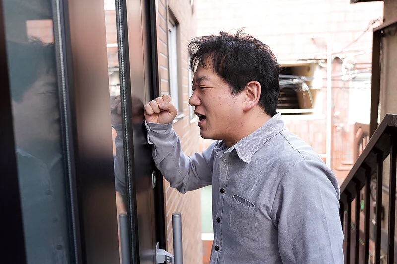 ゴミ部屋×滞納女。絶望の果ての肉体支払い 流川莉央