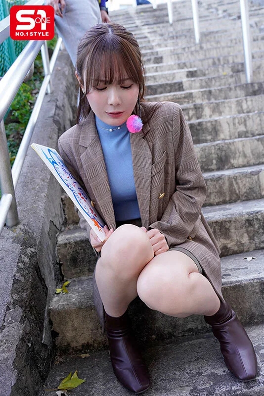 上には決して逆らえない新人女子アナ過激セクハラとお漏らしイカセに耐え続けた結果…とうとうチ●ポを欲しがり始める。 miru