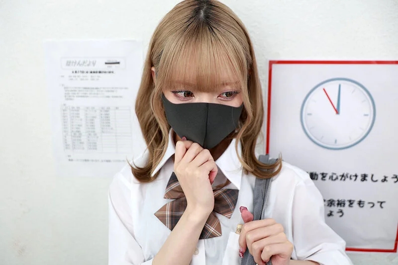 【VR】これぞ8K！顔面特化アングルVR ～ギャル女子校生x顔面特化アングル！ミナちゃんの 前のめりピストン騎乗位でメスがっちゃえ！！～ 藍瀬ミナ