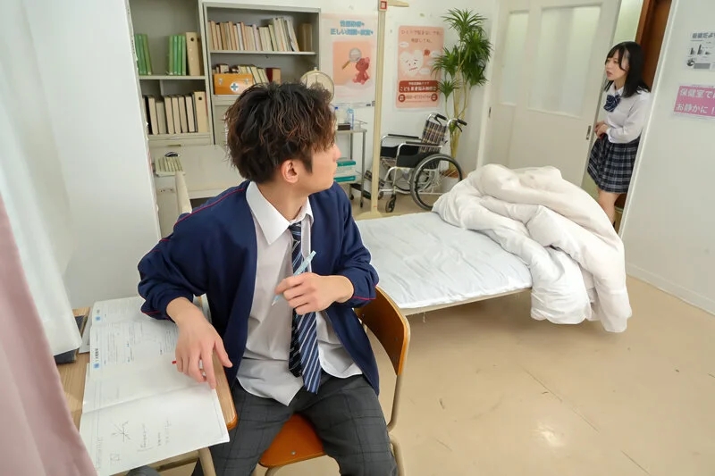 保健室登校のボクが保健室で女子と2人きり！保健室のベッドでボクの事など全く気にせず無警戒にパンチラや胸チラする女子。そんなの目の当たりにしたら勉強どころではありません！当然、勃起しちゃいます！勃起してたら女子に気づかれてしまい… 天馬ゆい