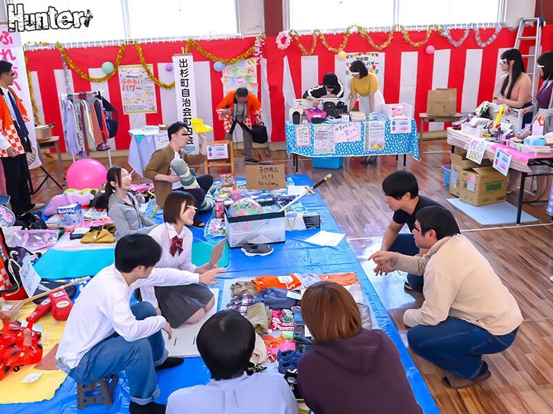 だれとでも定額挿れ放題！挿れ放題ニュータウン 町ごと全部挿れ放題SP編 月々定額自治会費さえ支払えば町内のあらゆる場所（コンビニ、飲食店、バザー会場、スポーツジム…等）人妻やら学生やら誰にでも挿れ放題！