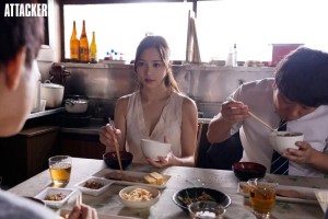 数年ぶりに地元に帰ってきた僕は、憧れの兄嫁さんと汗だくになりながらハメまくった。 白峰ミウ ギャラリー 1