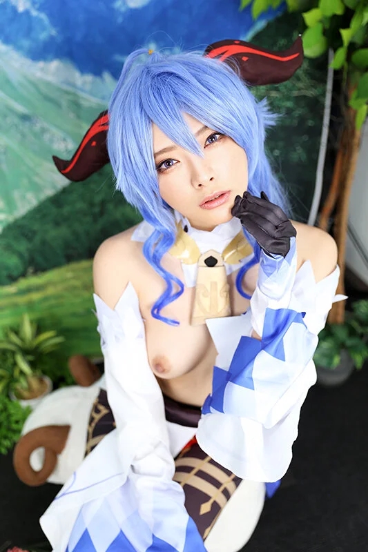 ビジュ良すぎ！性欲つよっつよ！どすけべ腰振りチ〇ポおねだり！【撮影会で絶大な人気を誇るコスプレイヤー美少女】連続生中出し子作り孕ませ種付け妊娠オープンワールドファック 一条みお