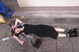 酔い潰れ寝転びギャルをお持ち帰り！@歌舞伎町 イラマ・スパンキング・首絞め へべれけ5P やよい （メスガキ31） 三葉やよい ギャラリー 2